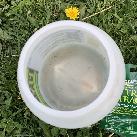 Reusable Outdoor Fly Trap With One Packet Of Non-Toxic Attractant - Picture 3 of 5